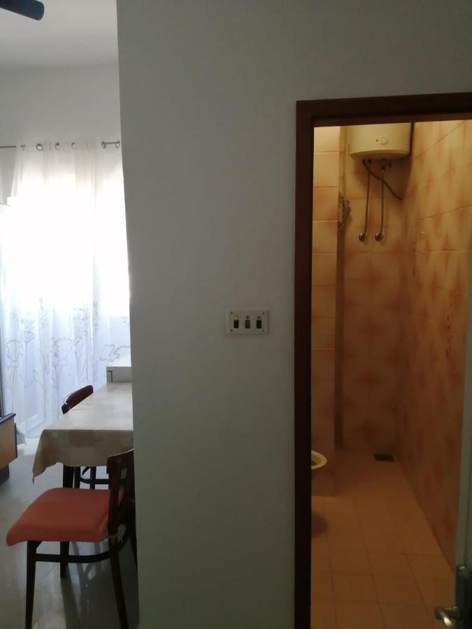 Omis Apartment On The Beach Exterior photo