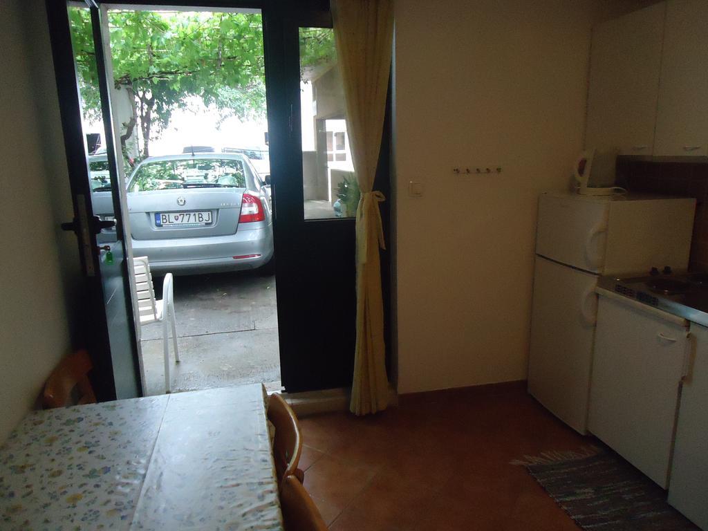 Omis Apartment On The Beach Exterior photo