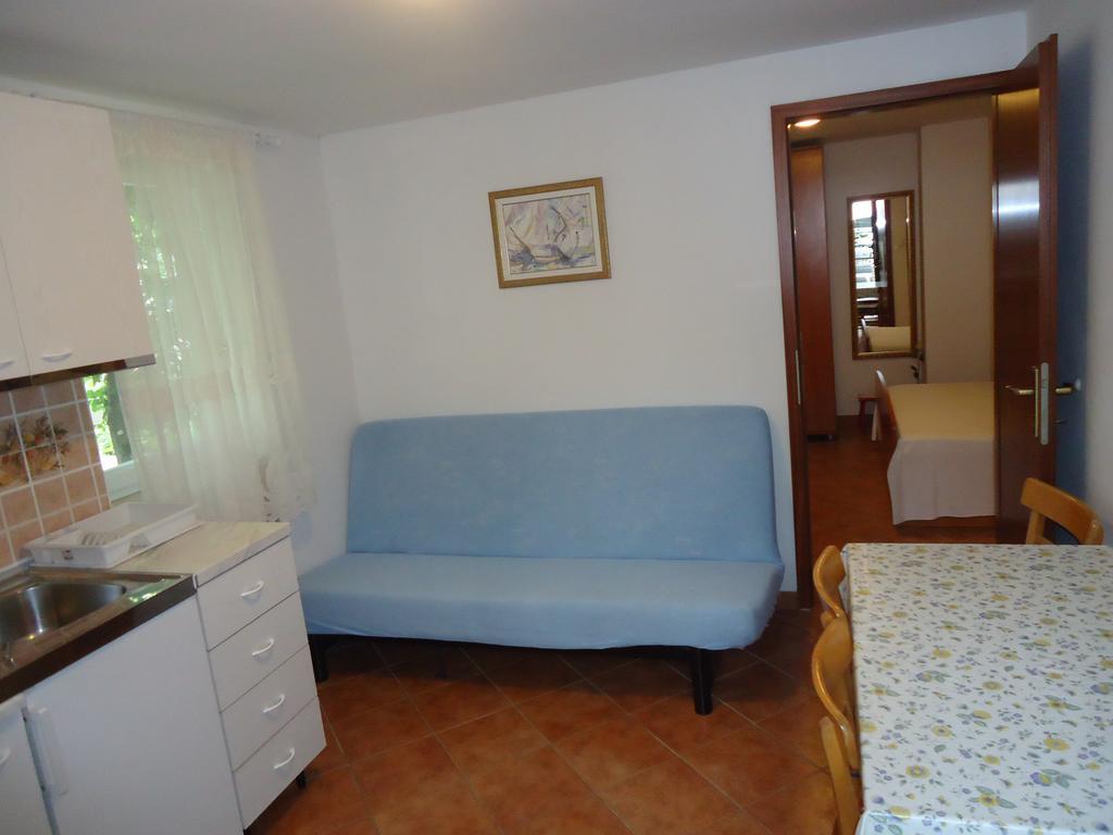 Omis Apartment On The Beach Exterior photo