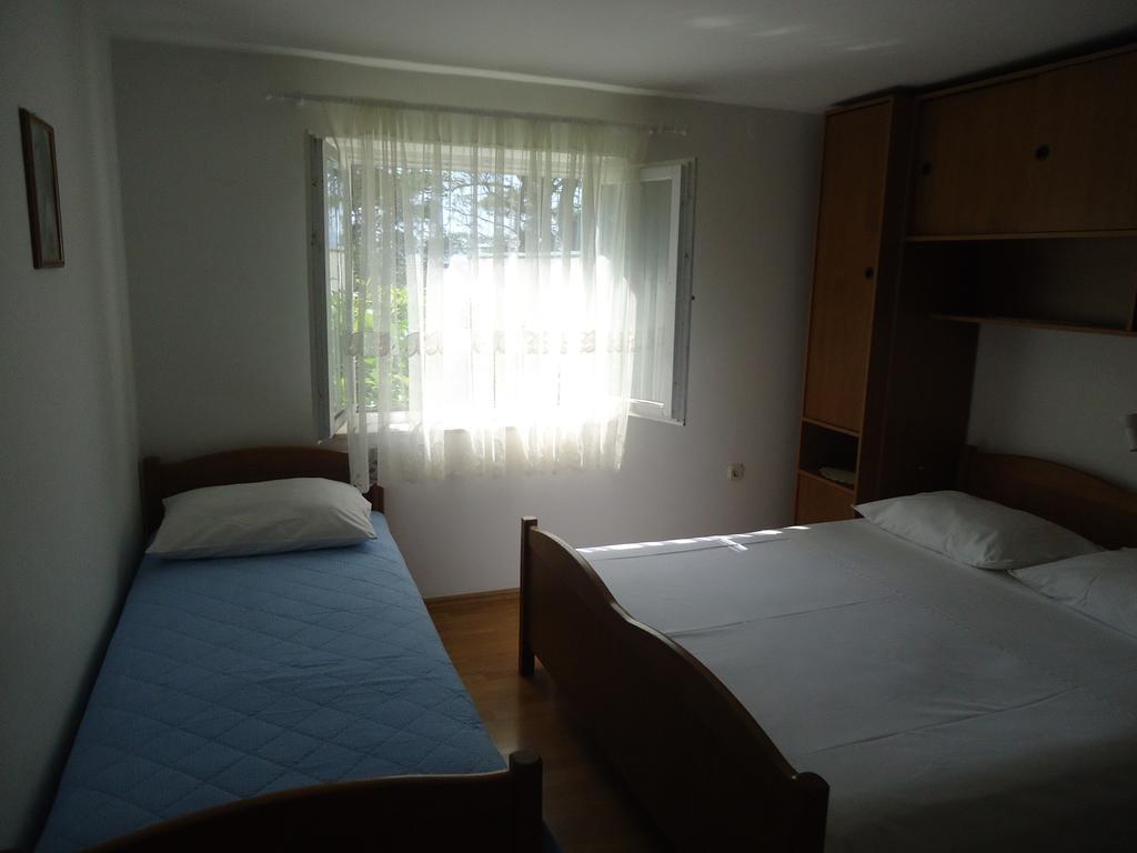 Omis Apartment On The Beach Exterior photo
