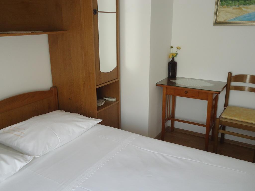 Omis Apartment On The Beach Exterior photo