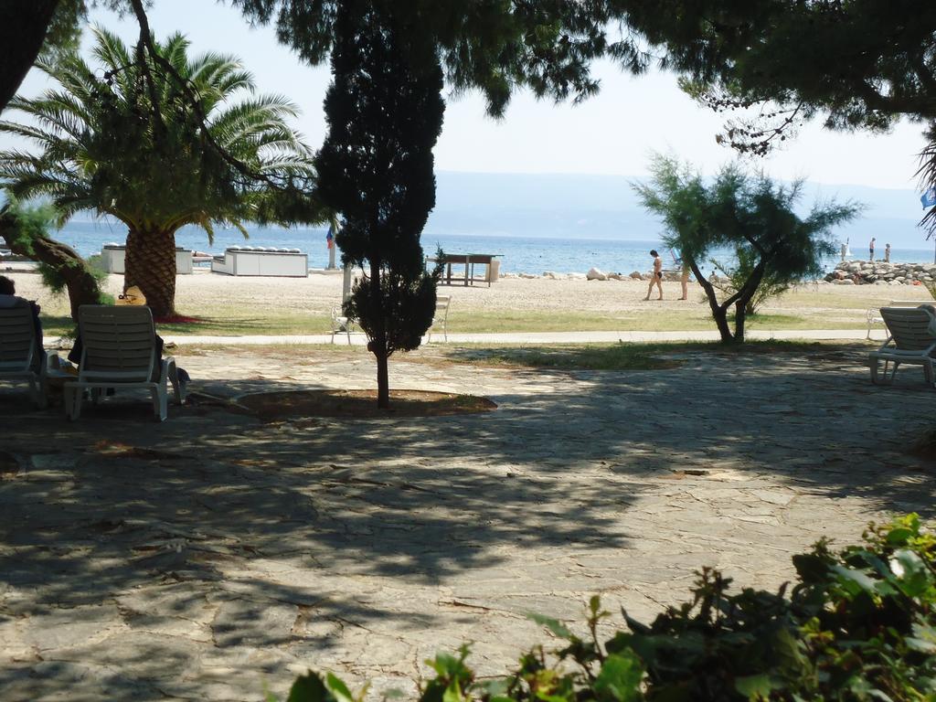 Omis Apartment On The Beach Exterior photo