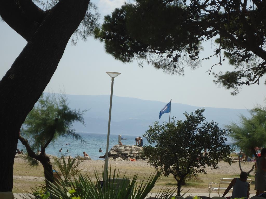 Omis Apartment On The Beach Exterior photo