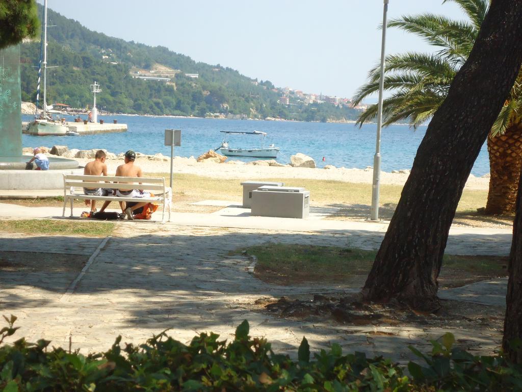 Omis Apartment On The Beach Exterior photo