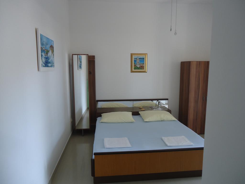 Omis Apartment On The Beach Exterior photo